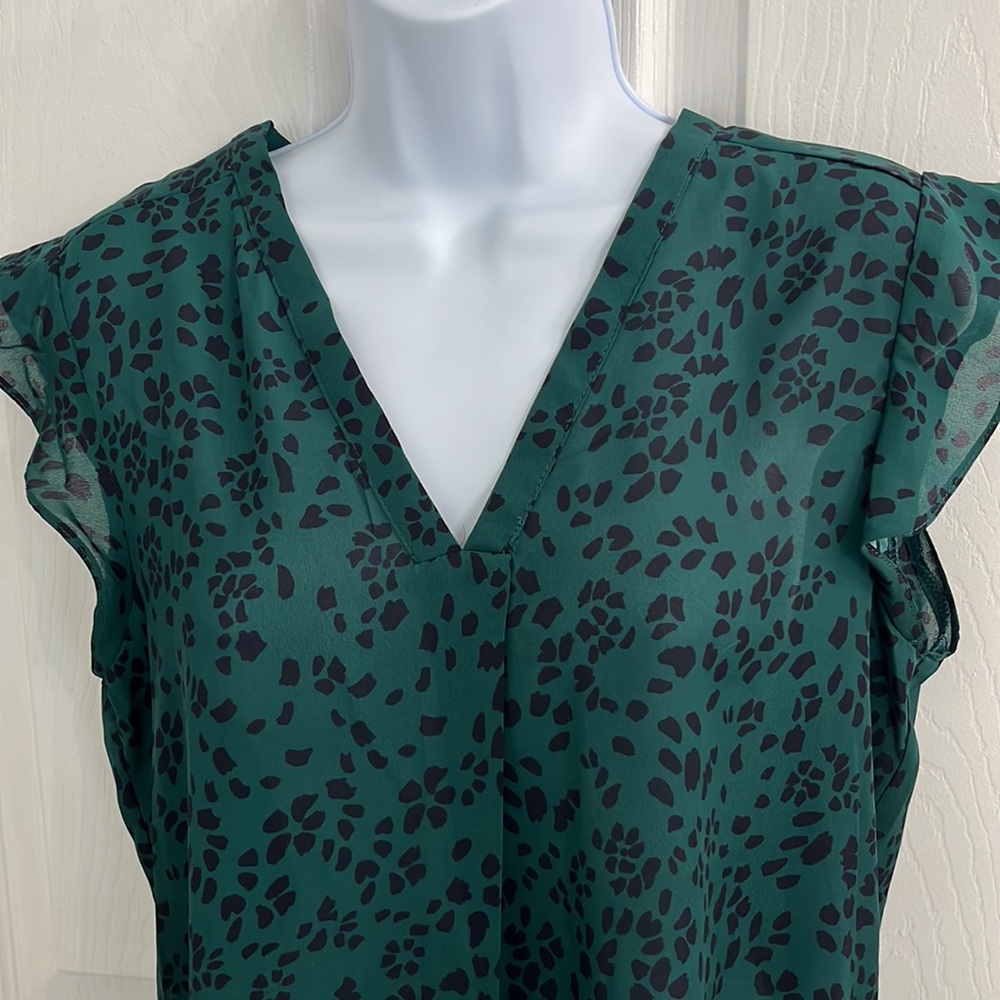 EUC Fun2Fun Stitch Fix Green Blouse